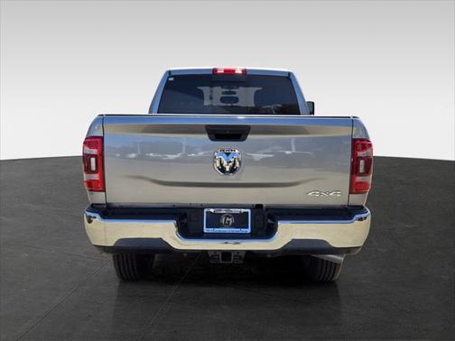 2024 RAM 2500 Tradesman Crew Cab 4x4 6'4' Box
