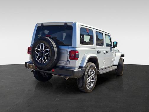 2024 Jeep Wrangler 4-Door Sahara 4x4