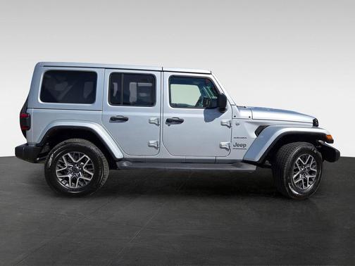 2024 Jeep Wrangler 4-Door Sahara 4x4