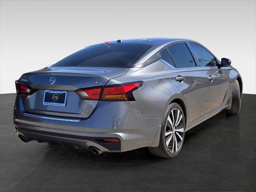2022 Nissan Altima SR FWD