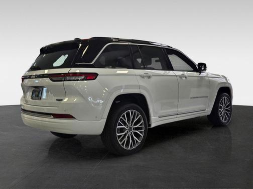 Bright White Clearcoat 2026 Jeep Grand Cherokee Summit