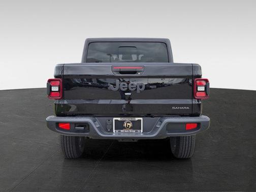 Black Clearcoat 2026 Jeep Gladiator Sahara 4x4