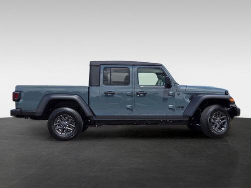 Anvil Clearcoat 2026 Jeep Gladiator Sport S