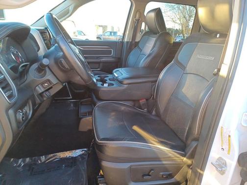 2020 RAM 2500 Laramie Crew Cab 4X4 6'4' Box