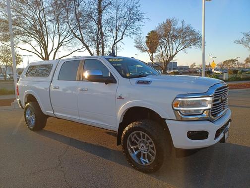 2020 RAM 2500 Laramie Crew Cab 4X4 6'4' Box