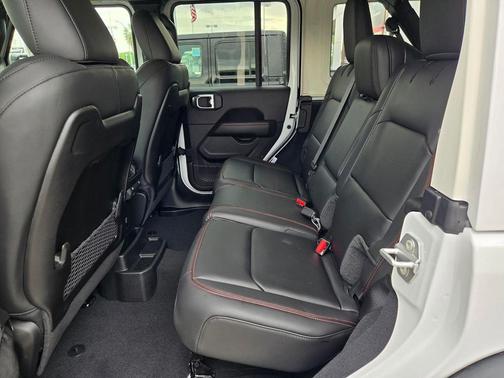 Bright White Clearcoat 2026 Jeep Wrangler Rubicon