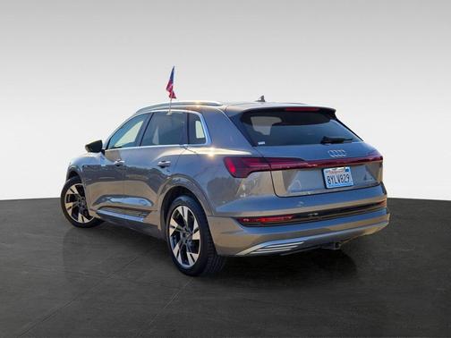 2021 Audi e-tron Premium Plus