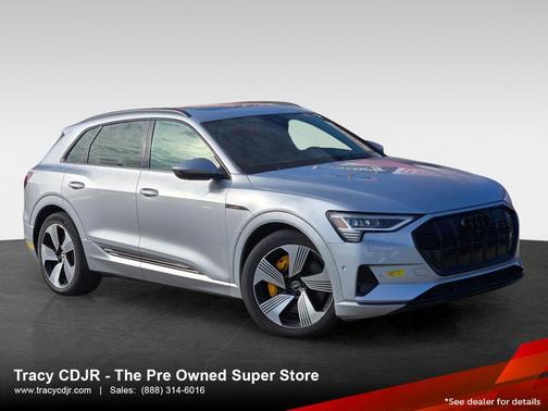 2022 Audi e-tron Premium Plus