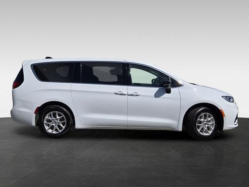2025 Chrysler Pacifica L