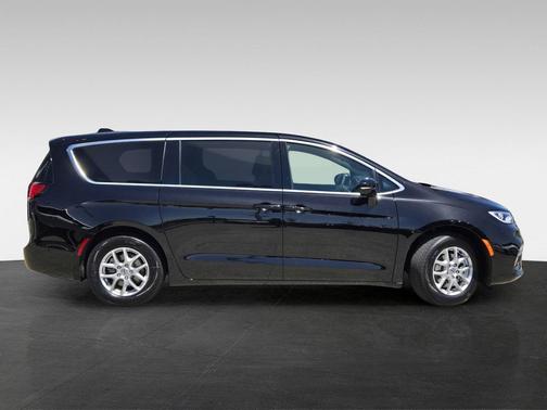 2025 Chrysler Pacifica L