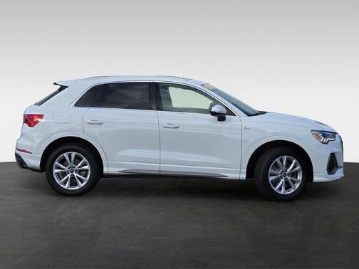 2024 Audi Q3 Premium 45 TFSI S line quattro Tiptronic