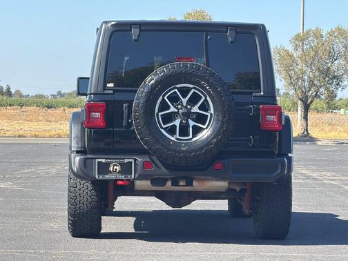 Black Clearcoat 2025 Jeep Wrangler Rubicon