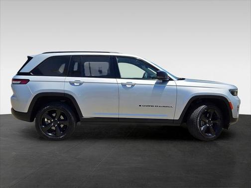 2022 Jeep Grand Cherokee Altitude