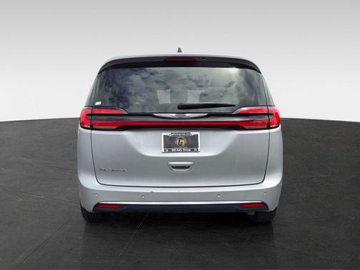 Silver Mist Clearcoat 2024 Chrysler Pacifica Touring L