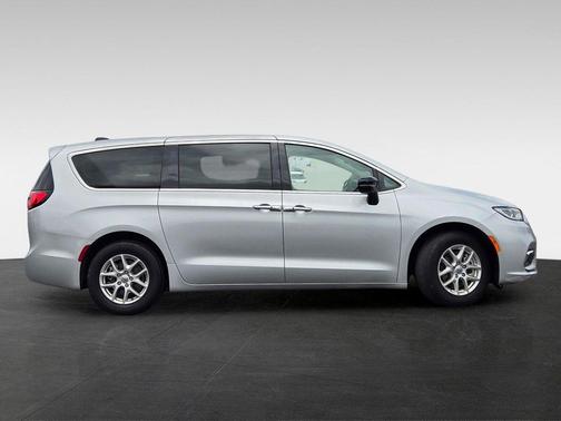 Silver Mist Clearcoat 2024 Chrysler Pacifica Touring L
