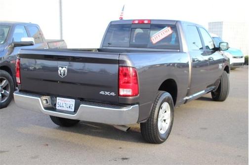 Photo 5 of 20 of 2020 RAM 1500 Classic SLT