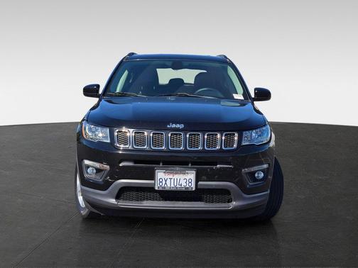 Diamond Black Crystal Pearlcoat 2020 Jeep Compass Latitude