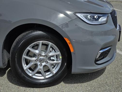 2025 Chrysler Pacifica L