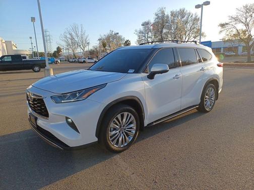 2023 Toyota Highlander Hybrid Platinum