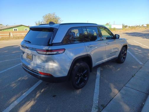 2023 Jeep Grand Cherokee Altitude