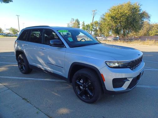 2023 Jeep Grand Cherokee Altitude