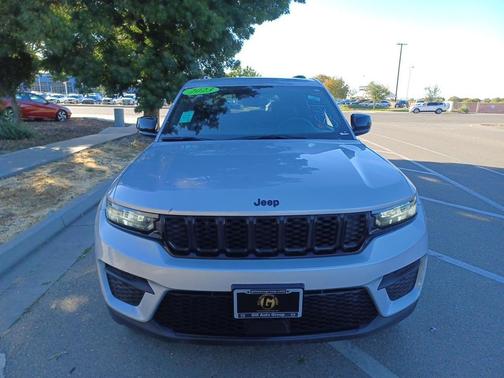 2023 Jeep Grand Cherokee Altitude