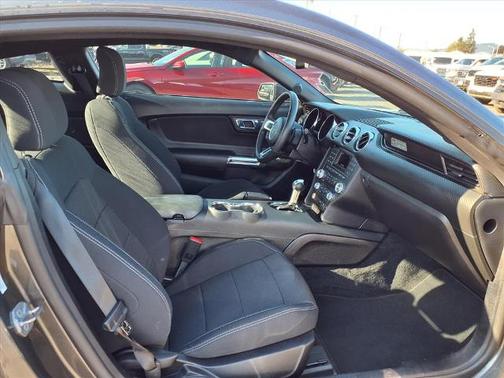 2017 Ford Mustang V6