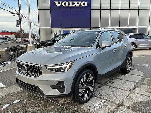 2024 Volvo XC40 Plus