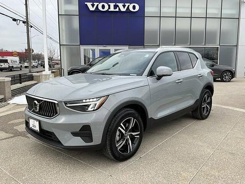 2025 Volvo XC40 Core