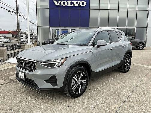 2025 Volvo XC40 Core