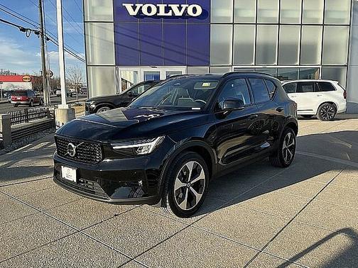 2025 Volvo XC40 Plus