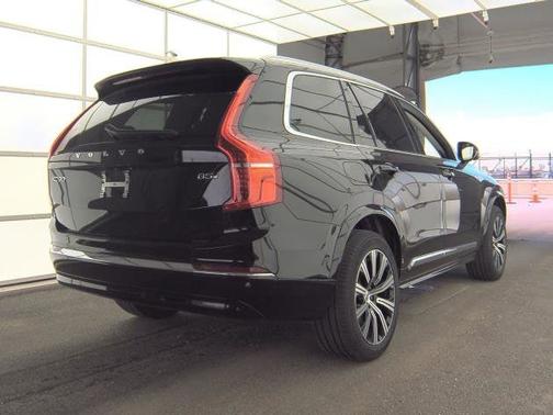 2024 Volvo XC90 Plus Bright Theme