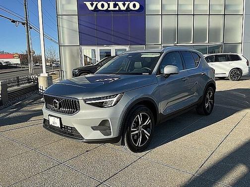 2025 Volvo XC40 Core