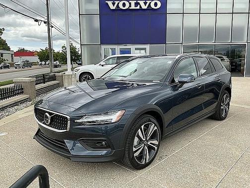 Denim Blue 2026 Volvo V60 Cross Country Plus