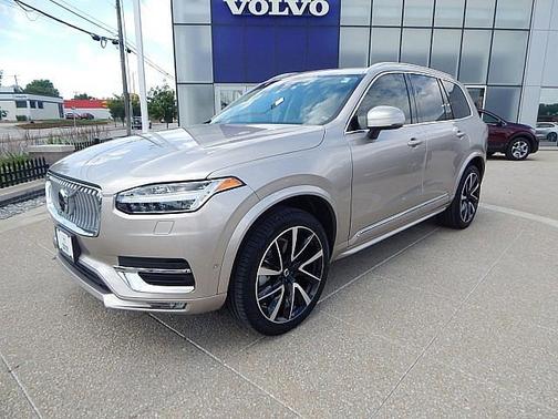 2024 Volvo XC90 Plus Bright Theme
