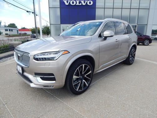 2024 Volvo XC90 Plus Bright Theme