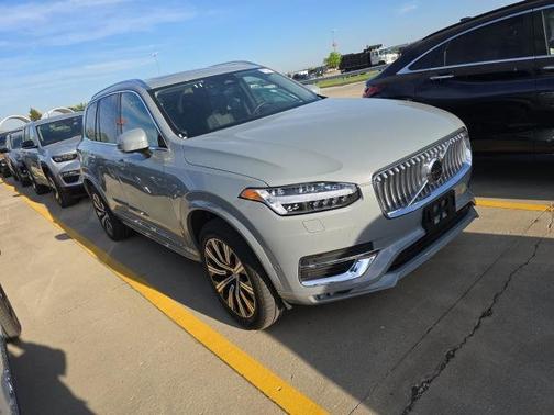 2024 Volvo XC90 Plus Bright Theme