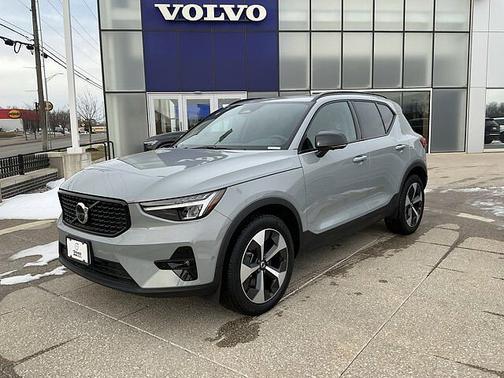 2025 Volvo XC40 Plus