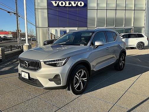 2025 Volvo XC40 Core