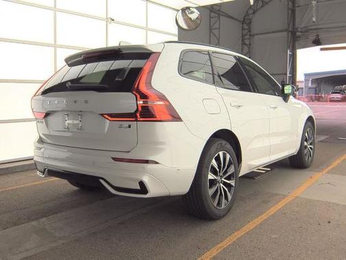 2025 Volvo XC60 Plus