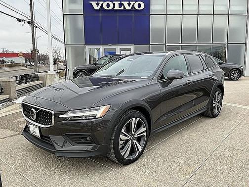 2025 Volvo V60 Cross Country Plus