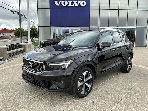 Onyx Black 2023 Volvo XC40 Plus