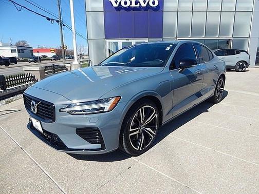2022 Volvo S60 Recharge Plug-In Hybrid R-Design Expression
