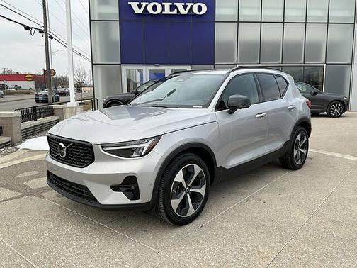 2025 Volvo XC40 Plus