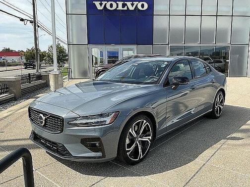 Thunder Grey 2024 Volvo S60 Core