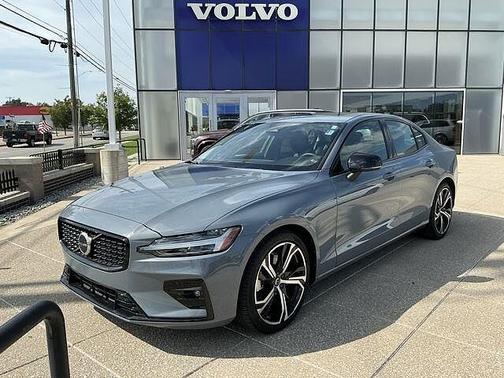 Thunder Grey 2024 Volvo S60 Core