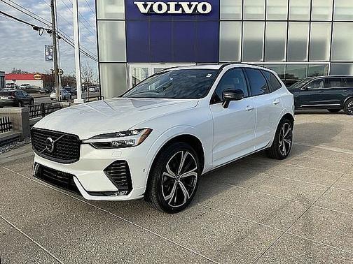 2023 Volvo XC60 Ultimate Dark Theme