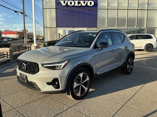 2025 Volvo XC40 Plus