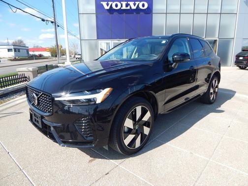 2024 Volvo XC60 Recharge Plug-In Hybrid Ultimate Dark Theme