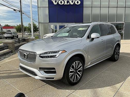 Bright Silver Metallic 2021 Volvo XC90 Inscription Expression